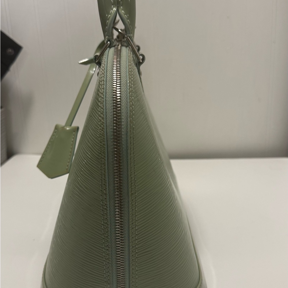 Green Satchel Handbag - Designer Style - Picture 2 of 7